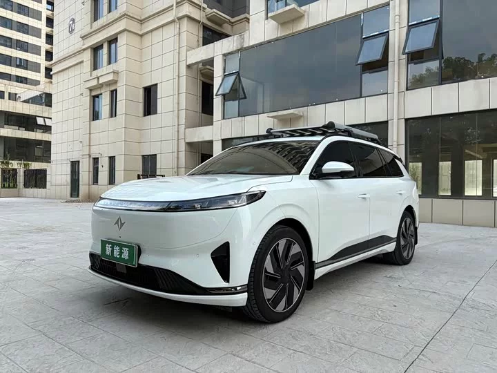 Dongfeng eπ008