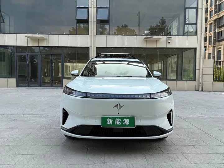 Dongfeng eπ008