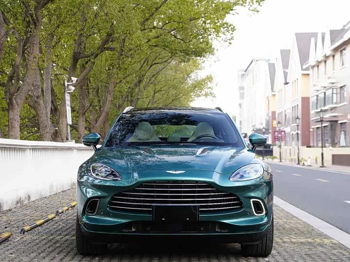 Aston Martin DBX