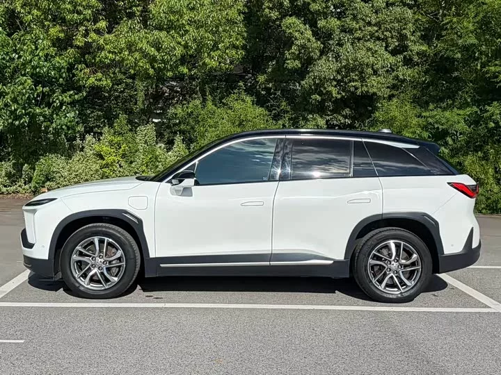 NIO ES6