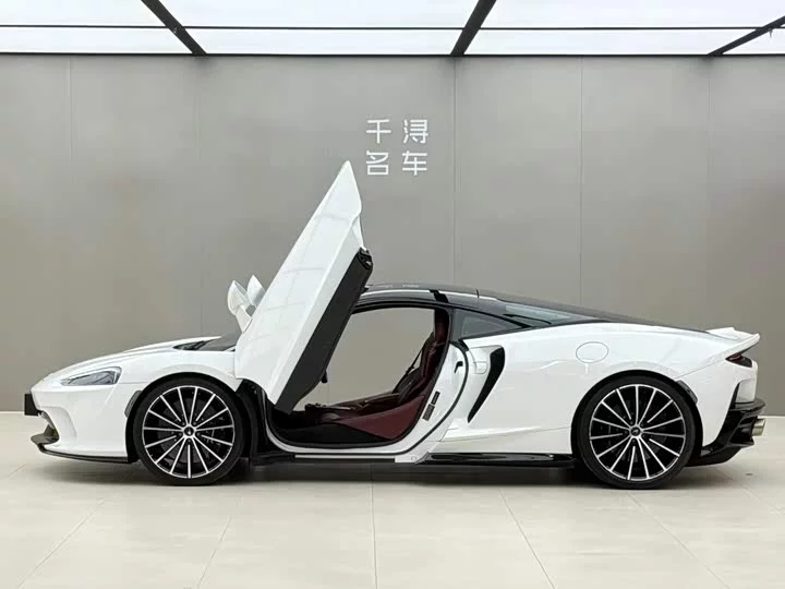 McLaren GT