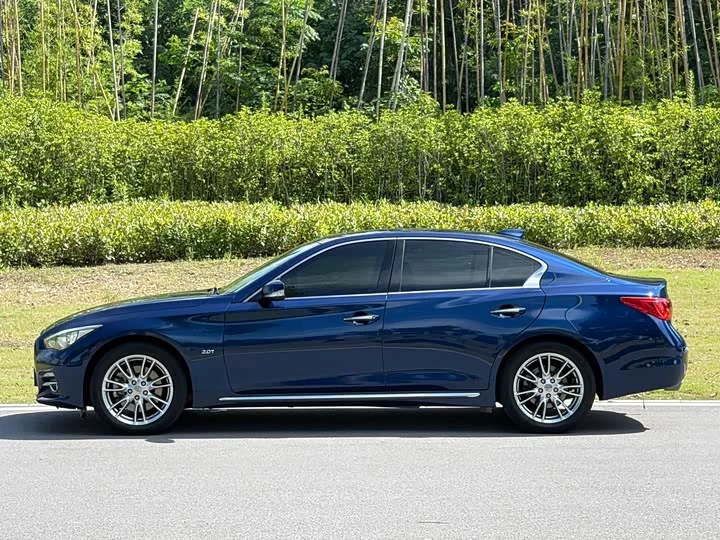 Infiniti Q50L