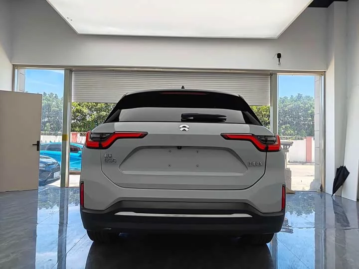 NIO ES6