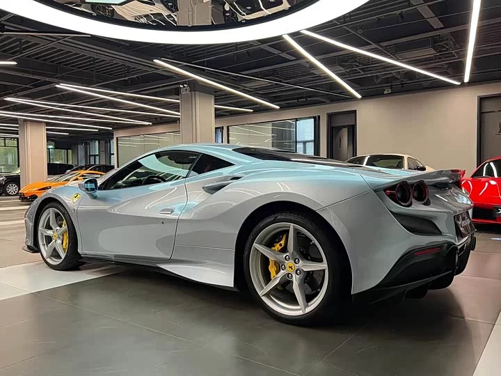 ferrari F8