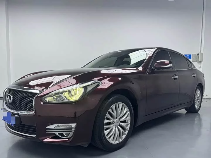 Infiniti Q70