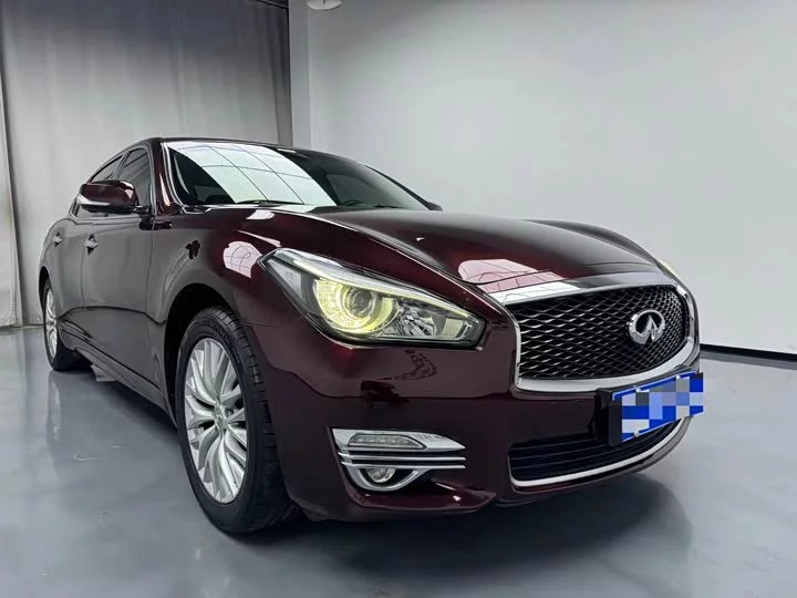 Infiniti Q70