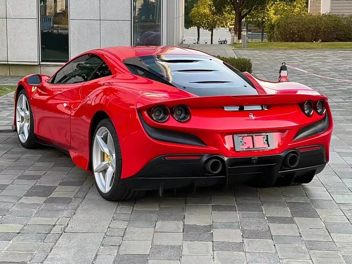 ferrari F8