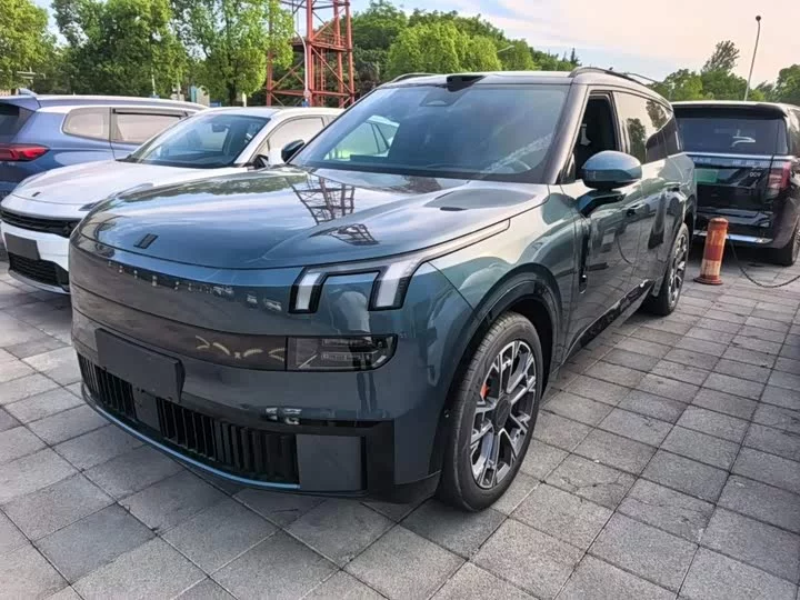 Lynk & Co 900