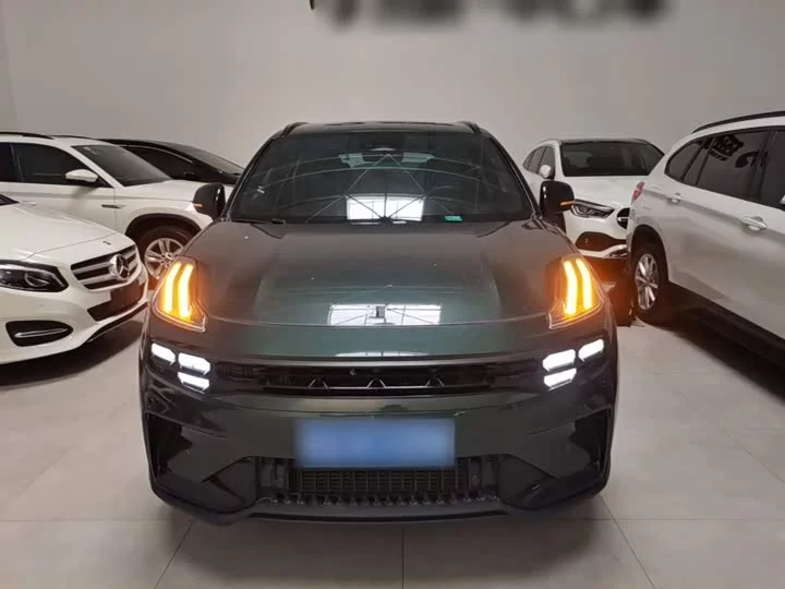 Lynk & Co 06