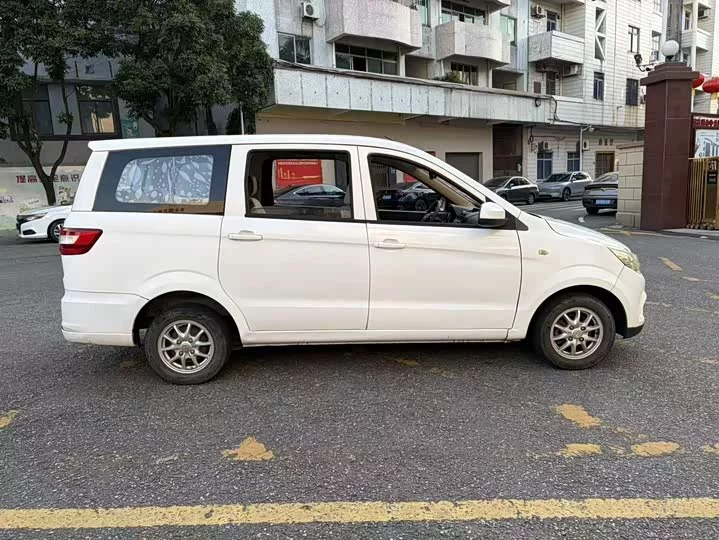BAIC H2