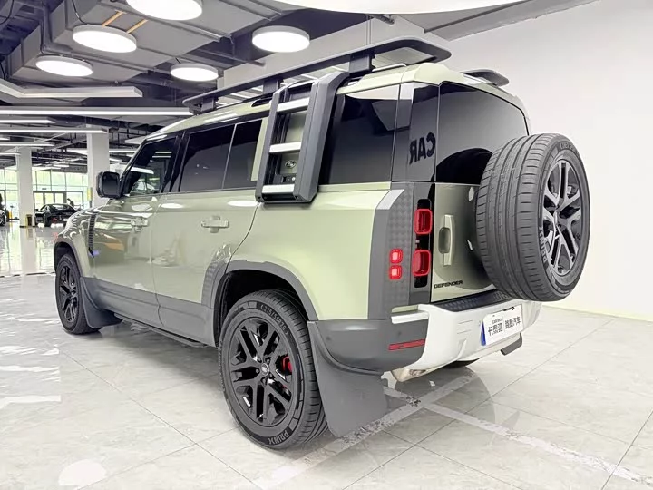Land Rover guard