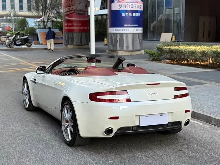 Aston Martin V8 Vantage