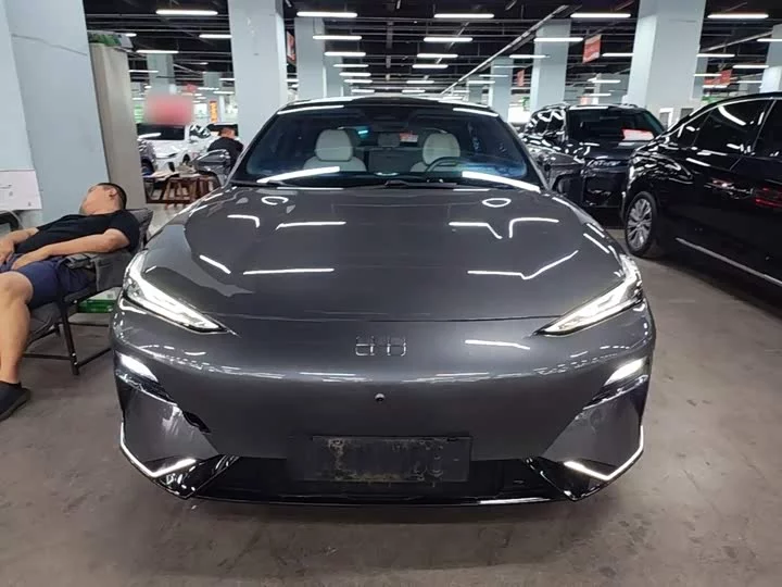 Geely Galaxy E8