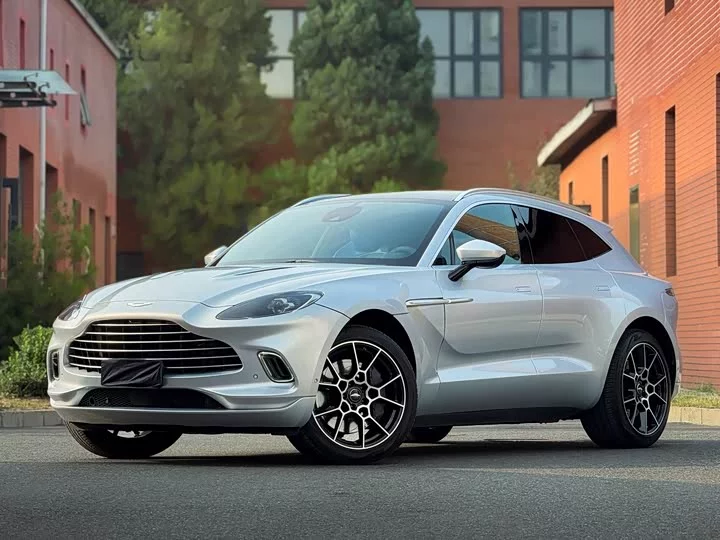 Aston Martin DBX