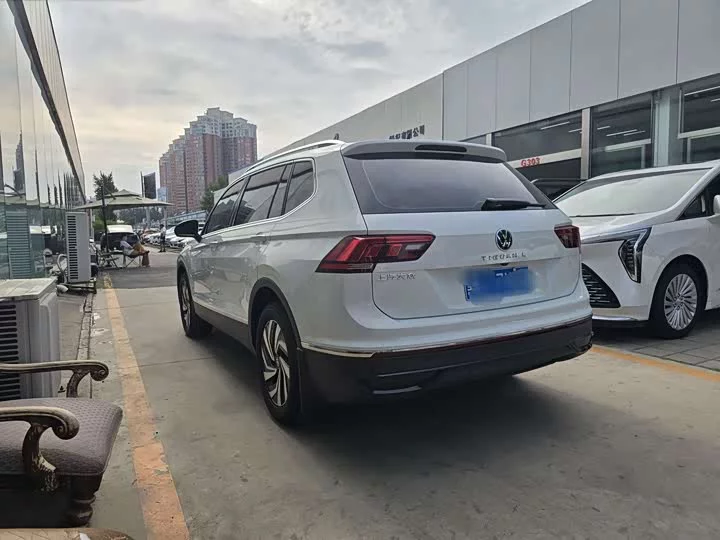 Volkswagen Tiguan L