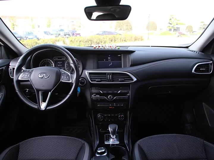Infiniti QX30