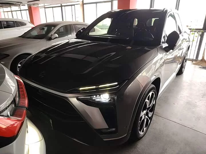 NIO ES8