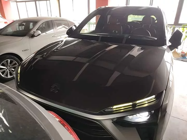 NIO ES8