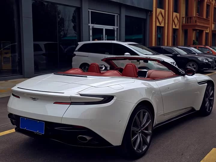 Aston Martin DB11