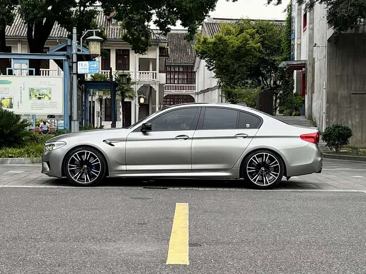 BMW M5