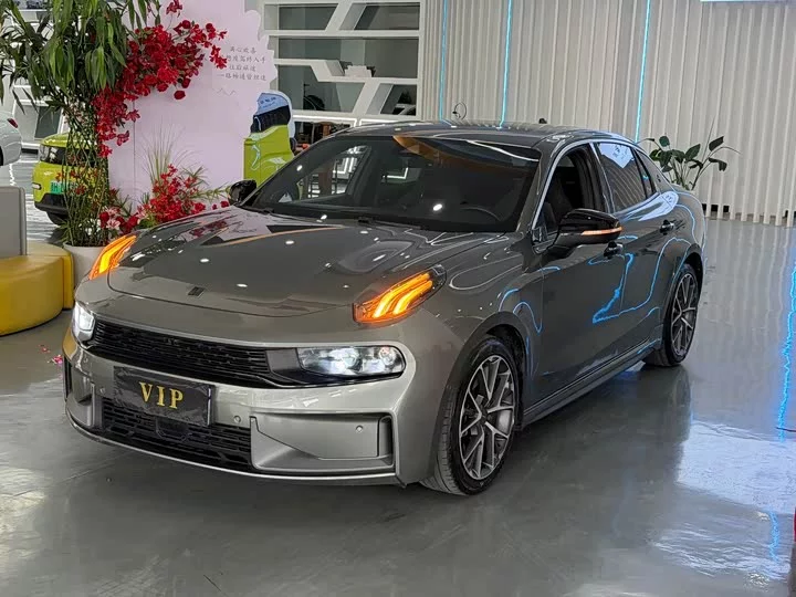 Lynk & Co 03