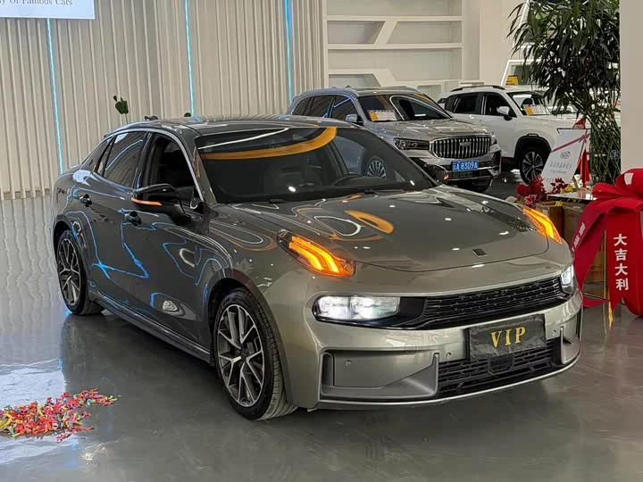 Lynk & Co 03