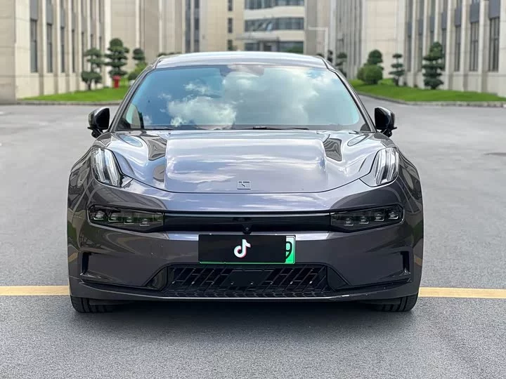 ZEEKR 001