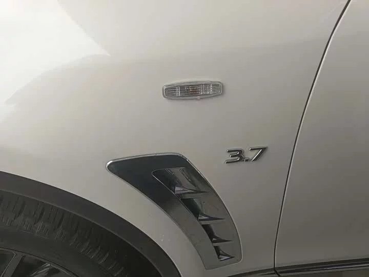 Infiniti QX70