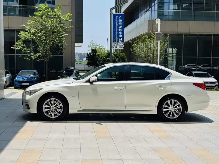 Infiniti Q50L