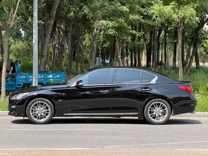 Infiniti Q50L