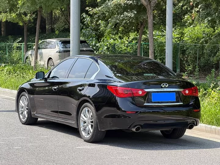 Infiniti Q50L