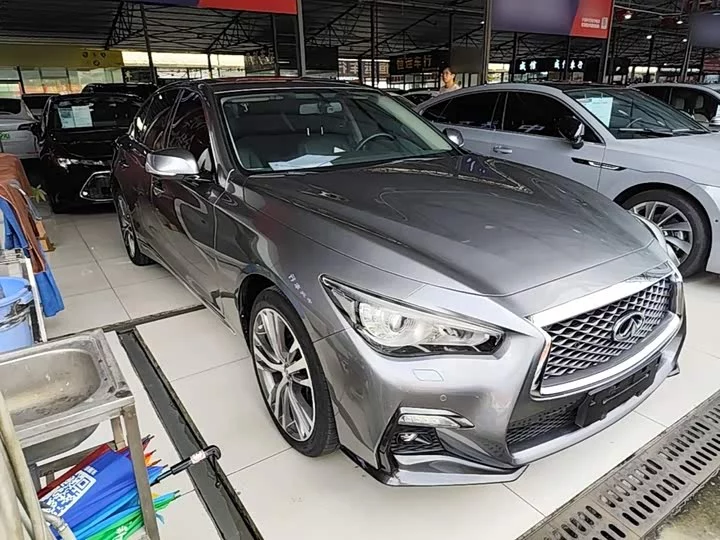 Infiniti Q50L