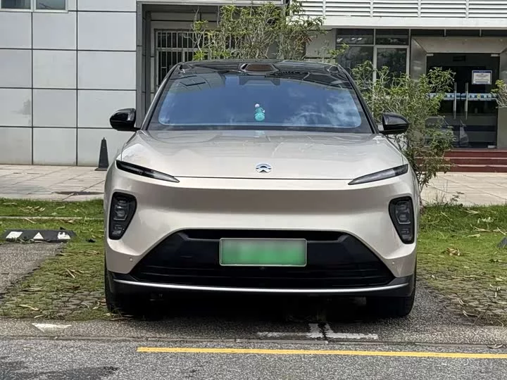 NIO ES8