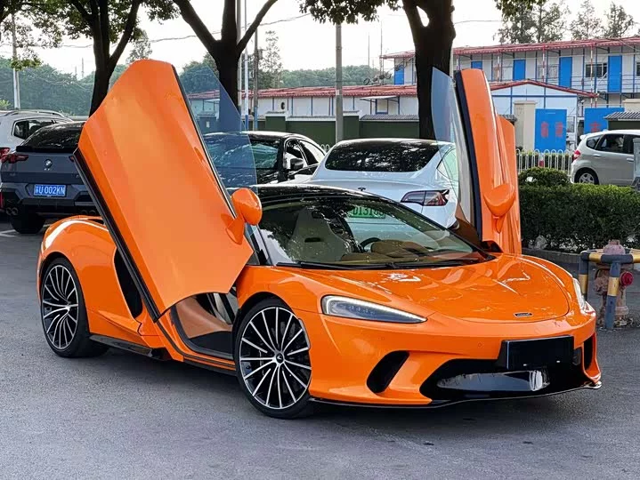 McLaren GT