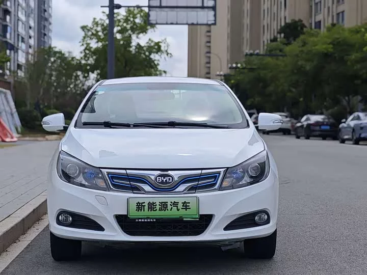 BYD e5