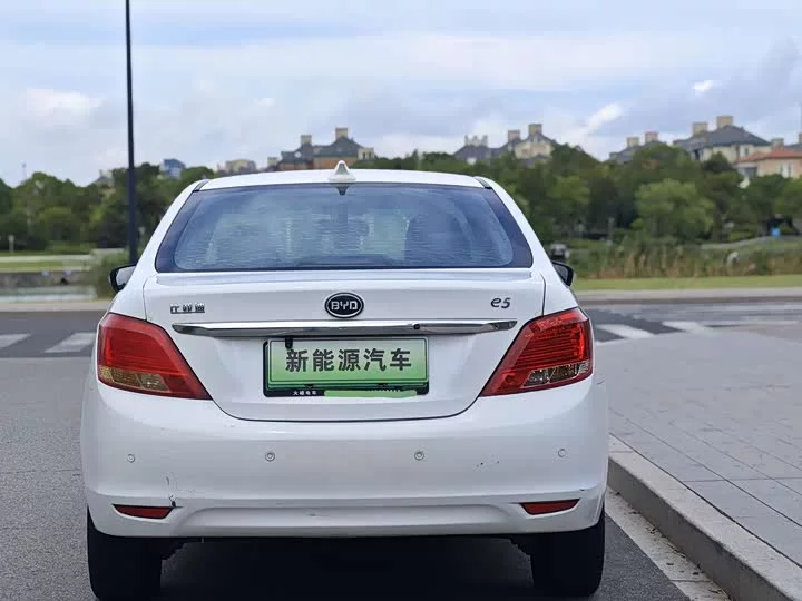 BYD e5