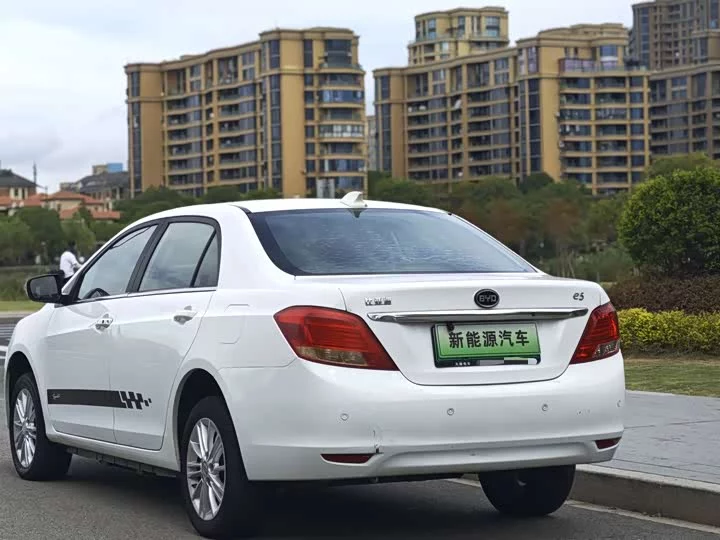 BYD e5