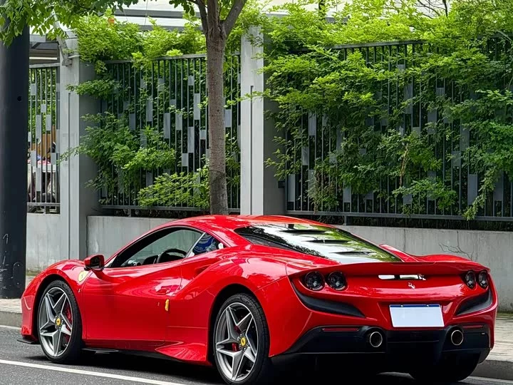 ferrari F8