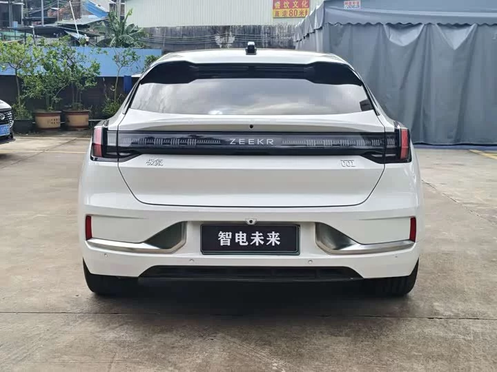ZEEKR 001