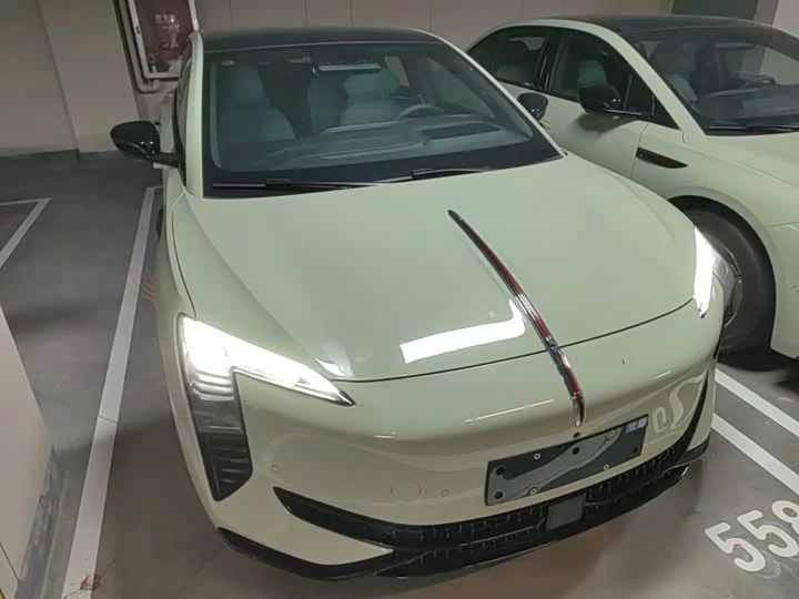 Hongqi EH7