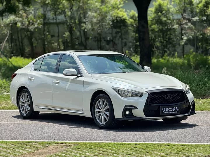 Infiniti Q50L