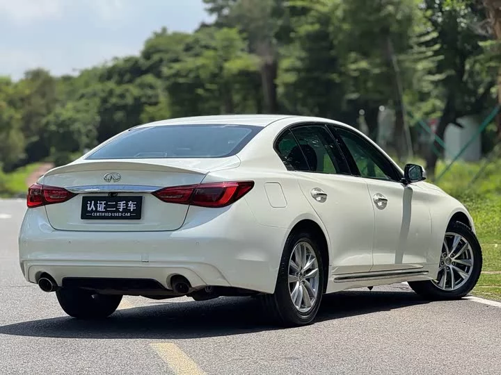 Infiniti Q50L