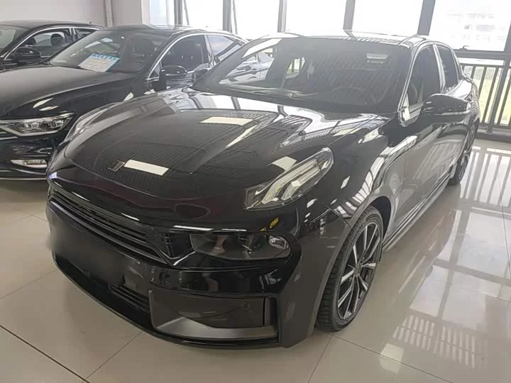 Lynk & Co 03