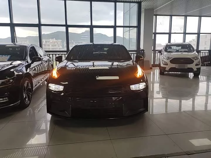 Lynk & Co 03