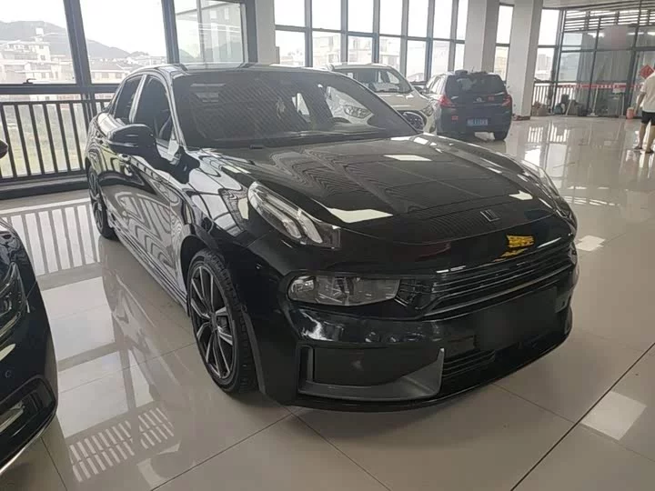 Lynk & Co 03