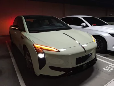 Hongqi EH7