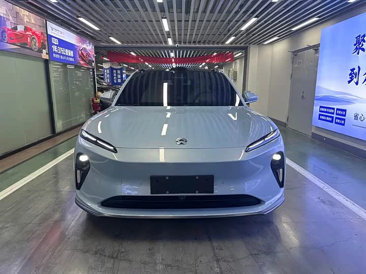 NIO ET5