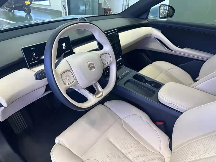 NIO ET5