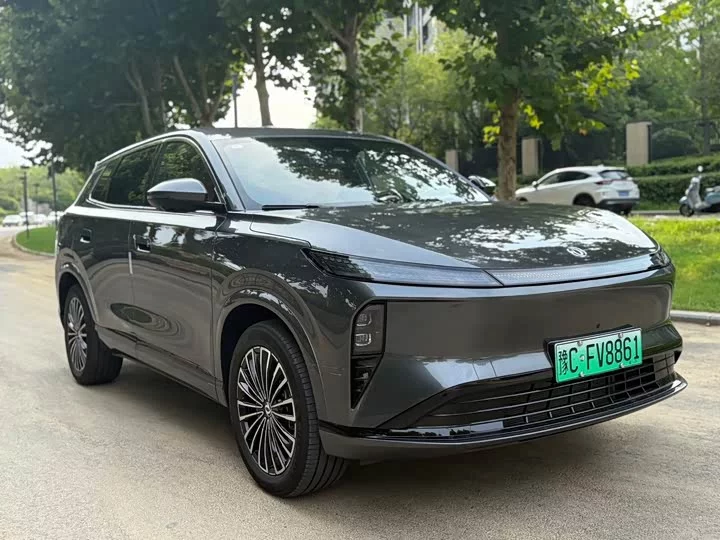 Dongfeng L8