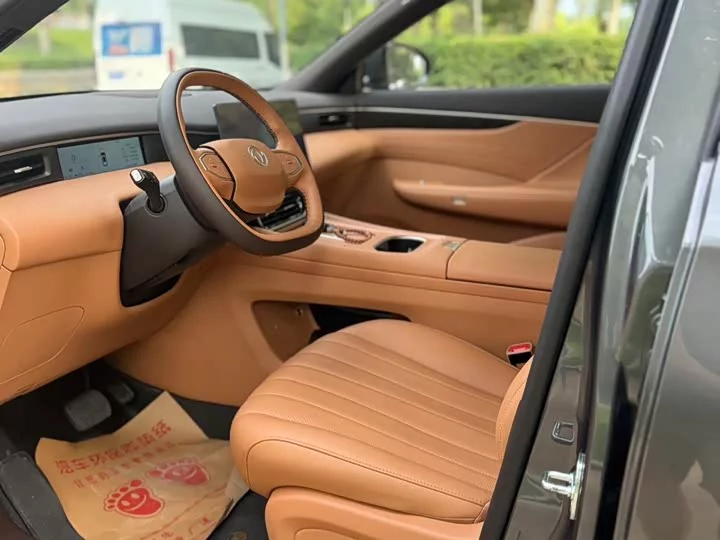 Dongfeng L8